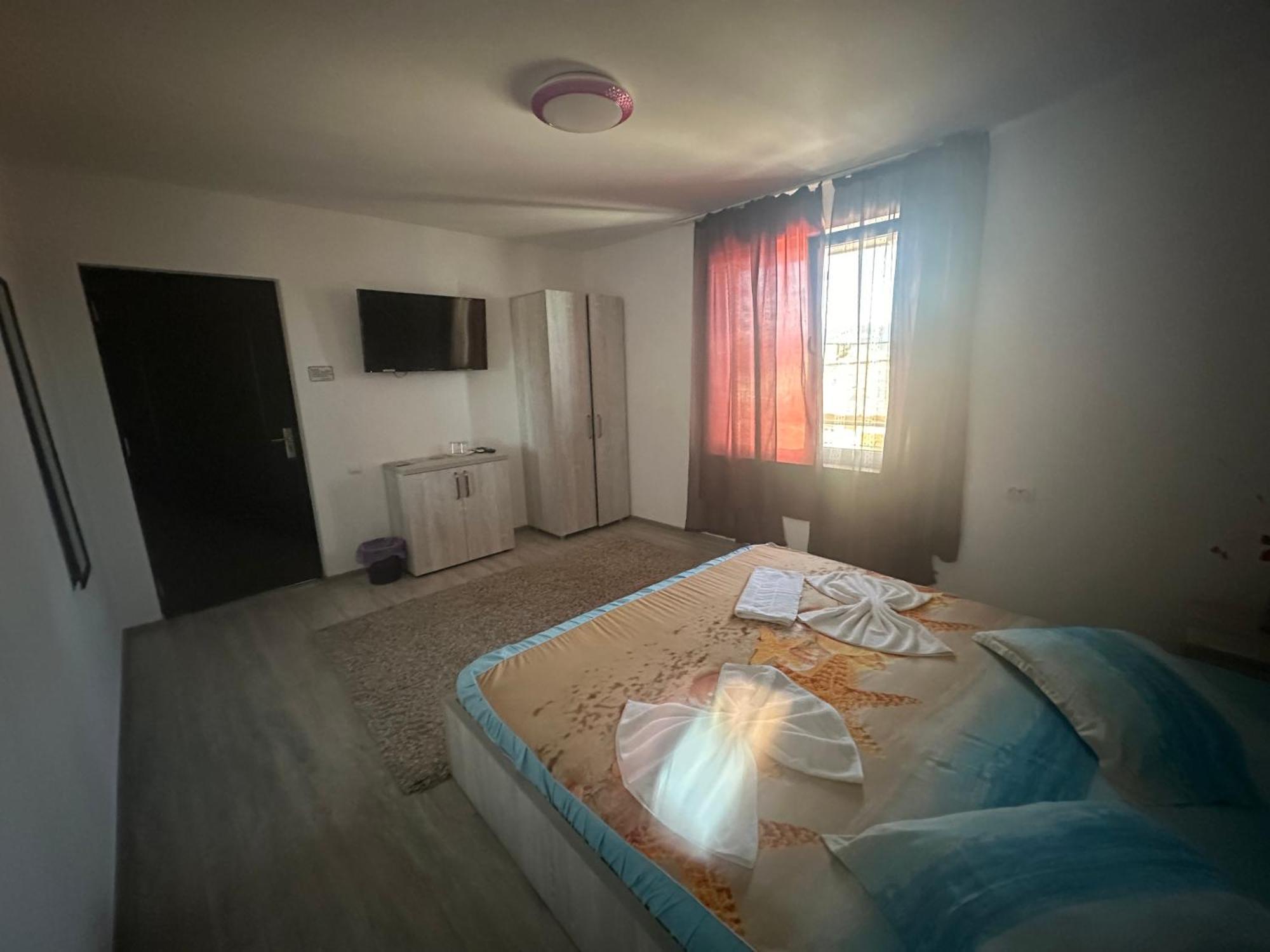 Casa Clau Hotel Orşova Buitenkant foto