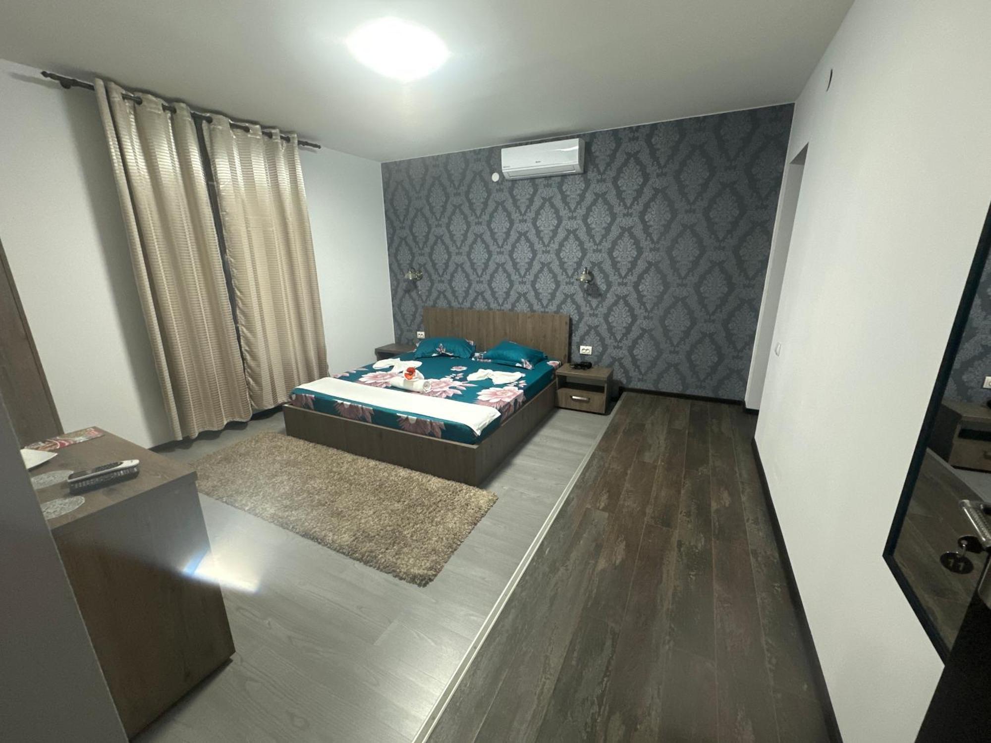 Casa Clau Hotel Orşova Buitenkant foto