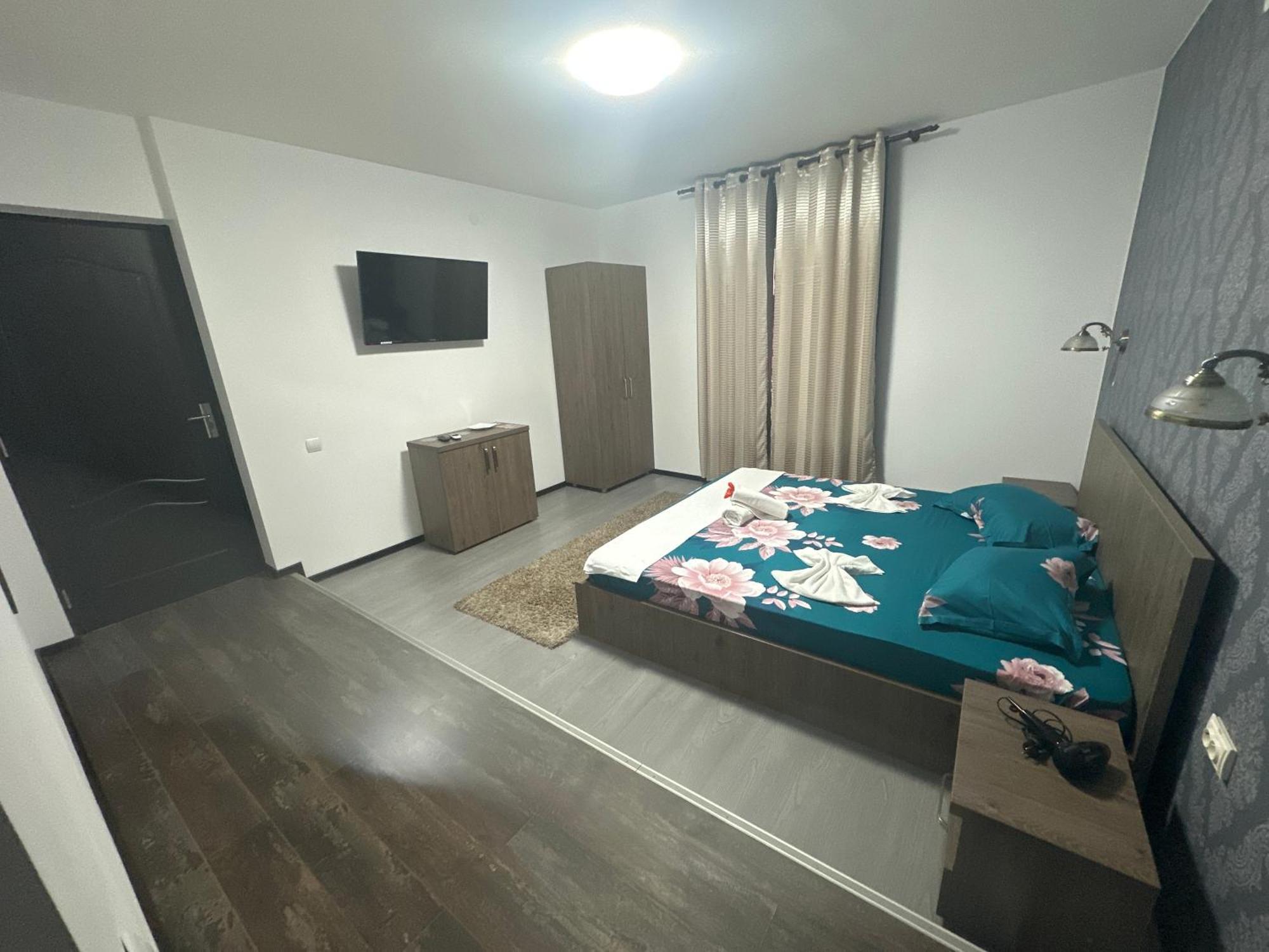 Casa Clau Hotel Orşova Buitenkant foto
